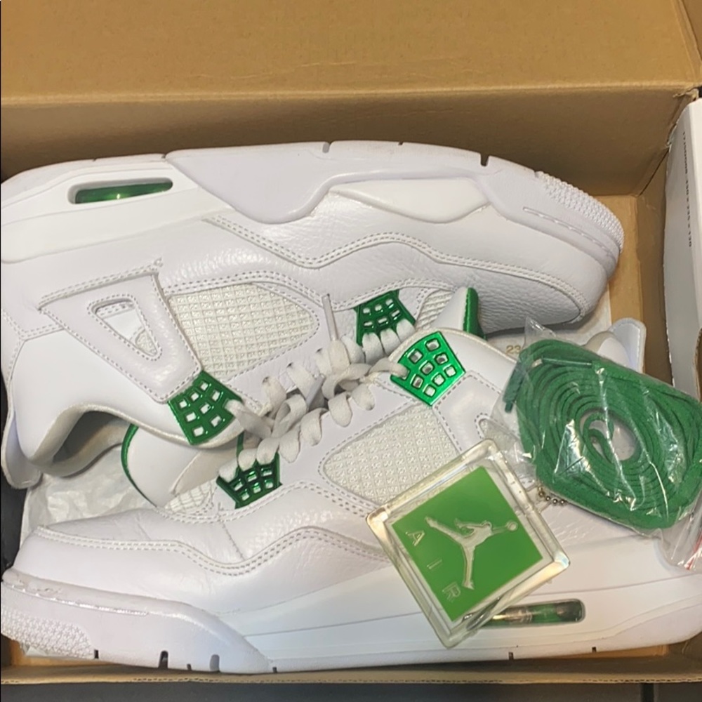 Jordan Retro 4 “Metallic Green”